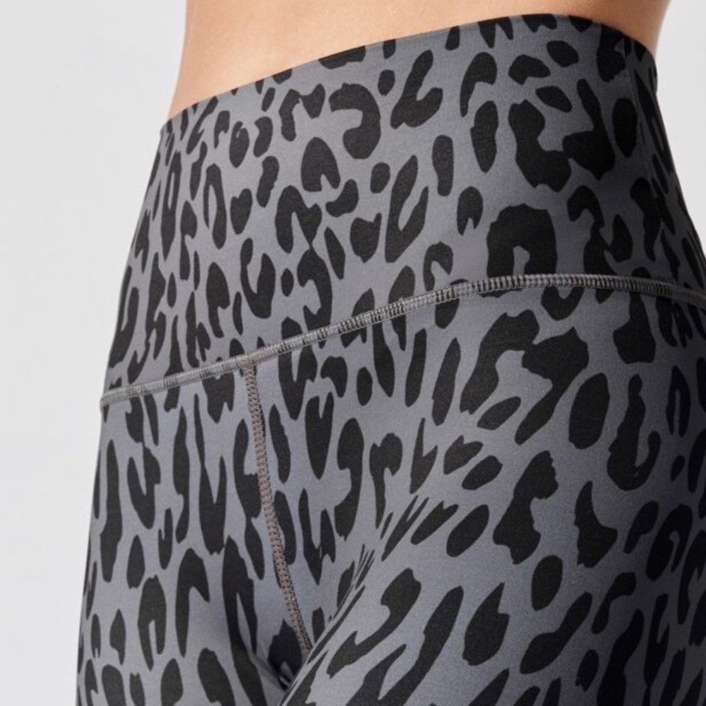 CARBON38
LEOPARD HIGH RISE FULL-LENGTH LEGGING - Picture 2 of 8